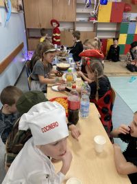 5. Dzieci się bawią