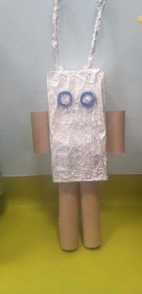 1. Robot z materiałów wtórnych.