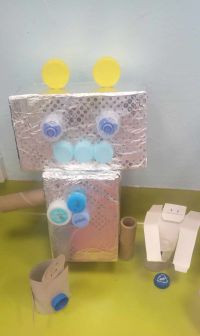 7. Robot z materiałów wtórnych.