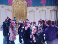 4. Dzieci w teatrze.