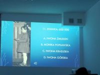 6. Quiz dla uczniów - rozpoznawanie nauczycieli ze zdjęć z dzieciństwa.