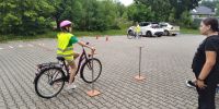 8. Uczeń na rowerze.