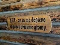 6. Tabliczka z napisem dotyczącym kata.