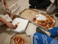 10. Pudełka z pizzą.