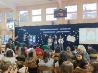 7. Uczennica - laureatka konkursu.