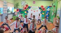 3. Chłopcy podczas tańca rok'end'roll