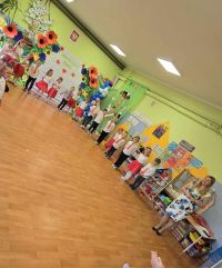10. Występ Biedronek z okazji Dnia Rodziny