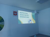 1. Slajd wyświetlony na ścianie