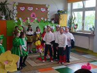 10. Dzieci - bociany wygłaszają kwestię.
