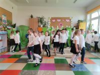 17.  Dzieci tańczą Tango dla Mamy i Taty