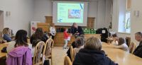 3. Uczeń odbiera nagrodę