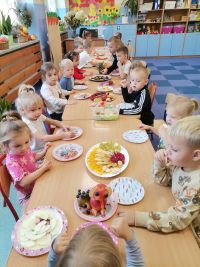 5. Degustacja owocowych sałatek.