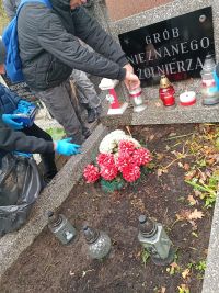 4. Porządki na cmentarzu