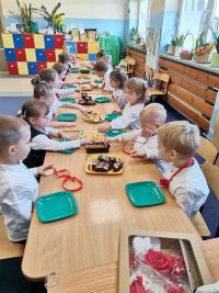 13. Słodko- owocowy poczęstunek dla dzieci.