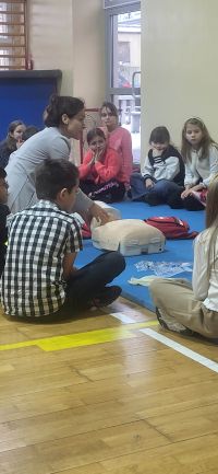 5. Pani i dzieci. Pokaz pierwszej pomocy.