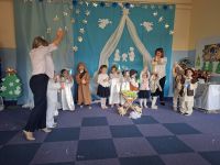 16. Jasełka - Taniec dzieci z lampionami- Noel