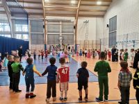 16. Bal przedszkolaków - tańce w kole.