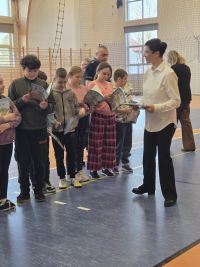 3. Dzieci otrzymują książeczki