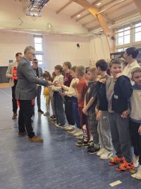 4. Dzieci otrzymują książeczki