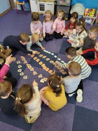 05. Zabawy matematyczne dzieci z grupy Pszczółki