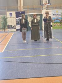 23. Prezes Stowaryszenie, wicedyrektor i uczennica.