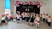 7. Taniec z kwiatami dla Rodzic√≥w.