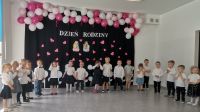 12. Dzień Rodziny - dzieci śpiewają piosenkę ,,Rodzina to skarb''.
